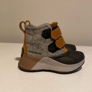 Sorel toddler winter boots! Size 8! Never worn
